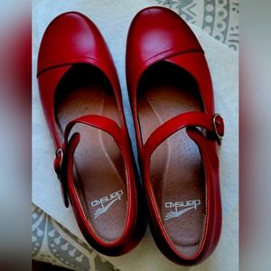 Dansko Fawna Burnished Red Sz 9/40